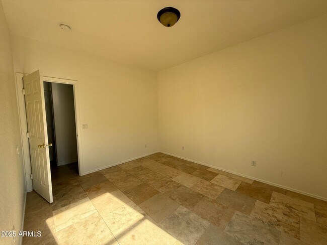 Building Photo - 7024 W Alta Vista Rd