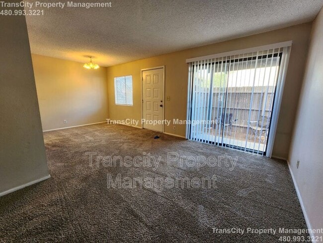 Building Photo - 286 W Palomino Dr