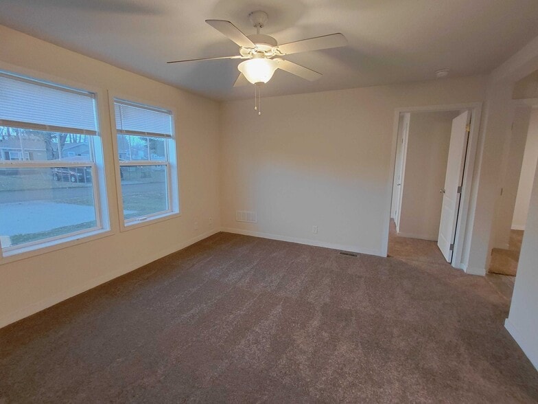 Building Photo - 2014 Gull Ln NW