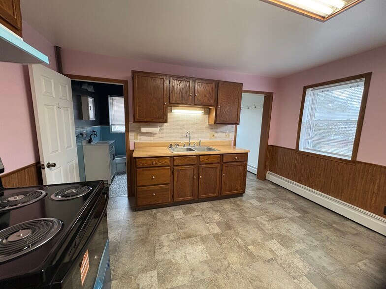 Building Photo - 25 Saint David St