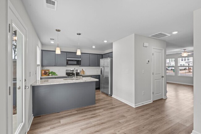 Building Photo - Beautiful 3 Bedroom 2.5 Bath Townhome in East Main Meadows