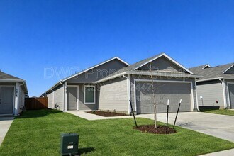 Building Photo - 3017 Campeiro Ave