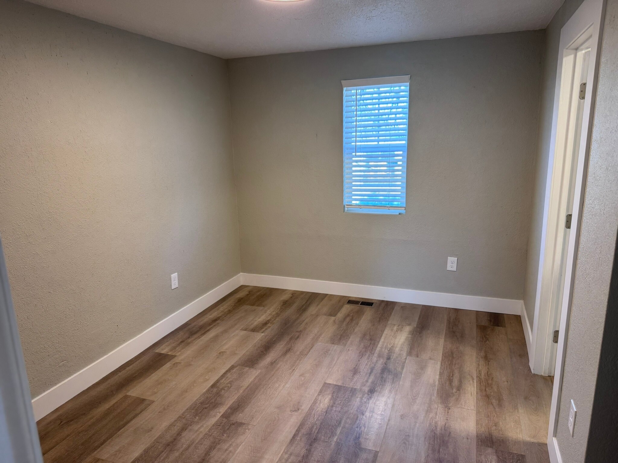 Bedroom - 5190 Washington St