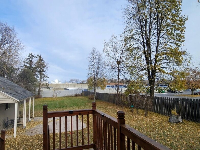 Building Photo - 1731 Deckner Ave