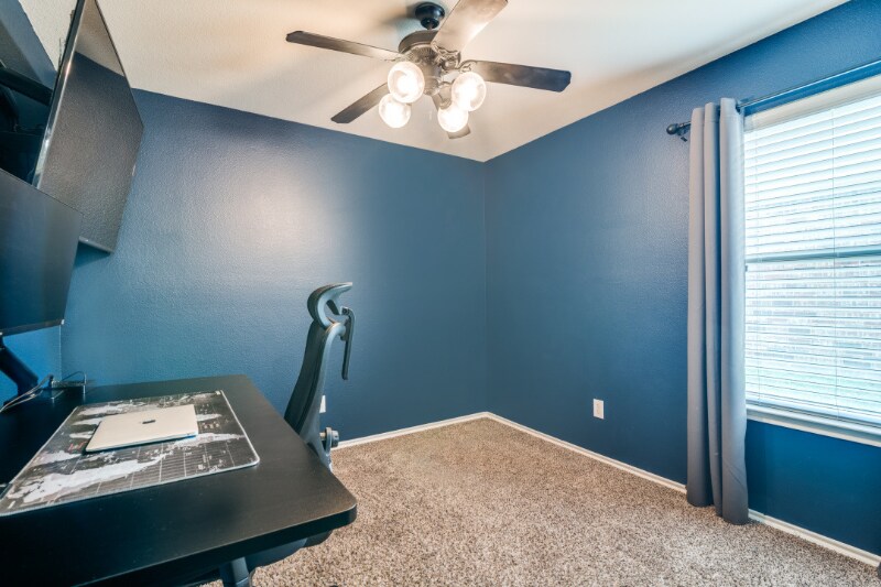 Building Photo - 2050 Lake Trail Dr