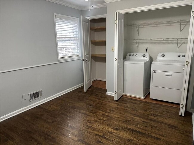 Building Photo - 1156 St Louis Pl NE