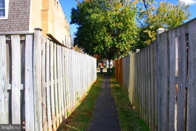 Building Photo - 7438 Ardglass Dr