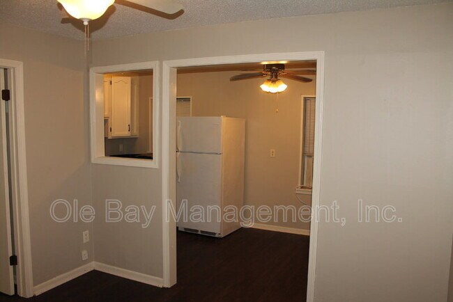 Building Photo - 2305 Hillwood Dr E