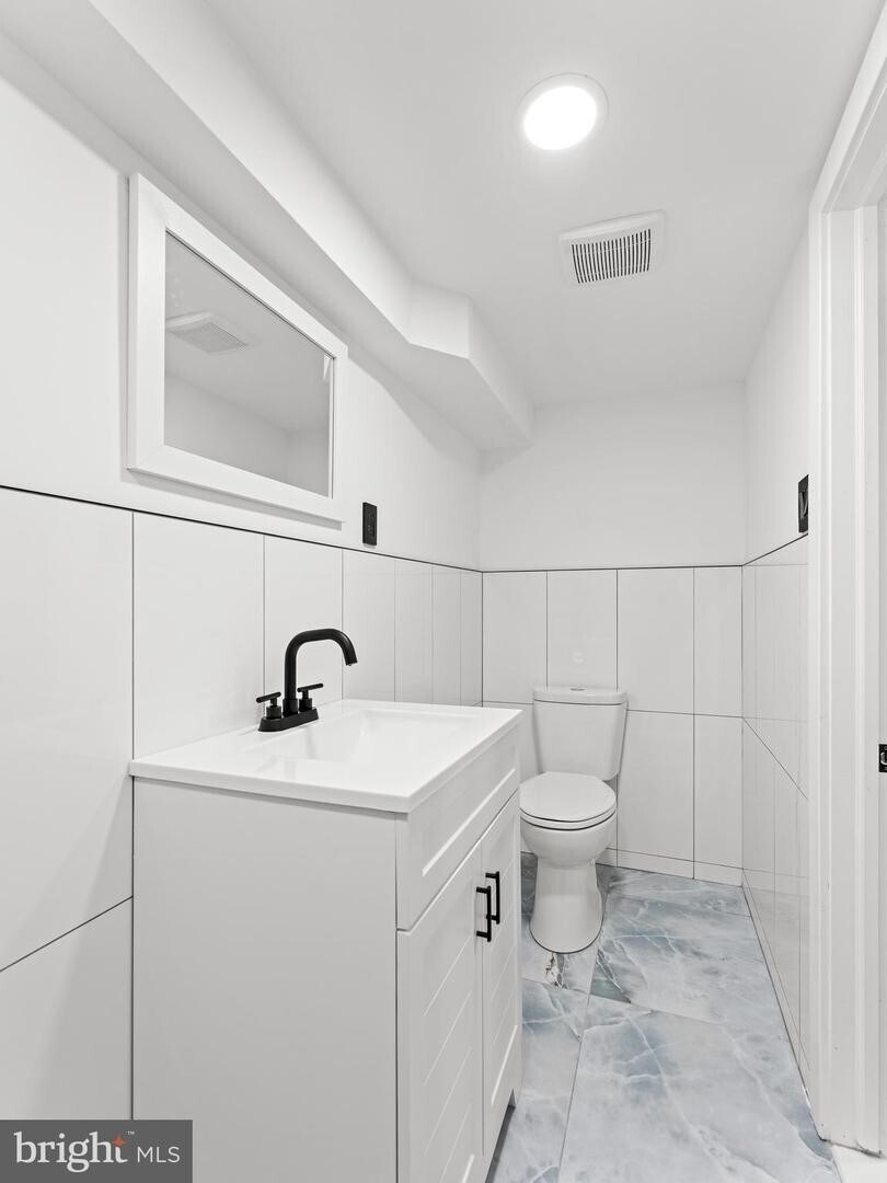 Building Photo - 4927 Catharine St