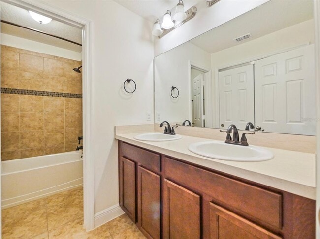 Building Photo - 4940 Palmetto Park Dr