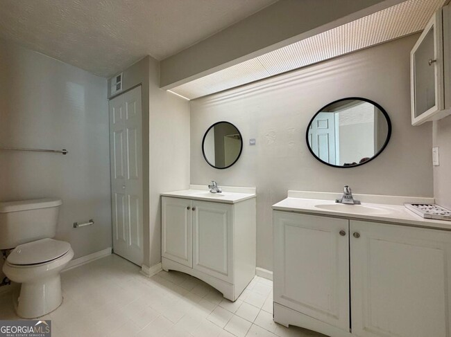 Building Photo - 4267 Parkview Ct