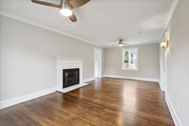 Building Photo - 4BR Historic Yorktown Home | Updated Kitchen & Baths | Near Yorktown Beach