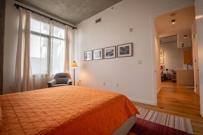 Building Photo - 1050 Island Ave