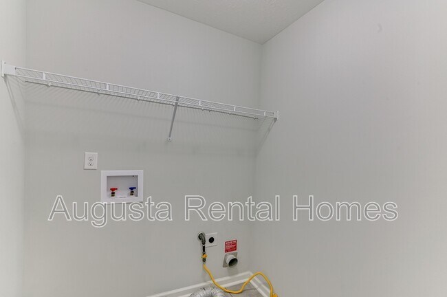 Building Photo - 2562 Inverness Dr