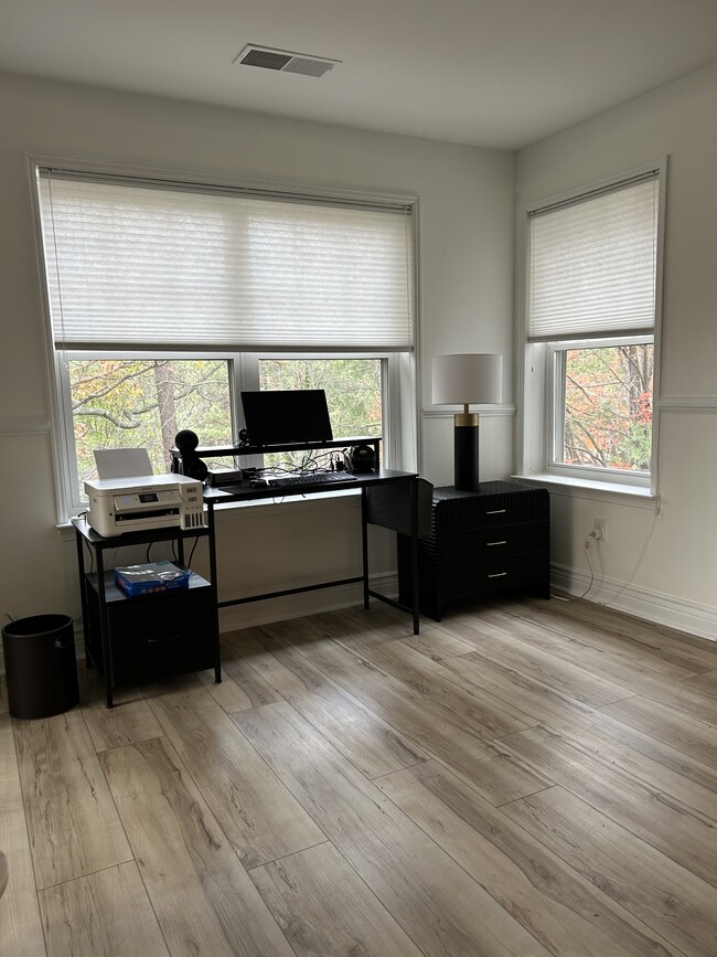 Building Photo - 131 Square Rigger Way