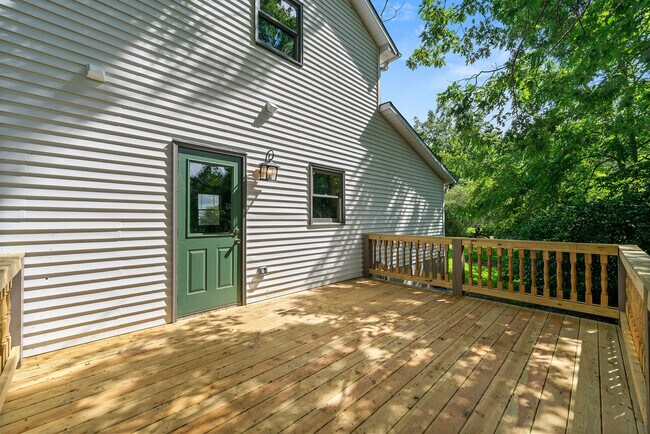 Building Photo - 953 W Shadburn Ave