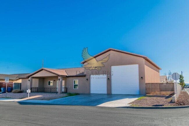 Building Photo - 4615 E St Louis Ave