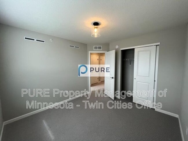 Building Photo - 1159 Farrier Rd