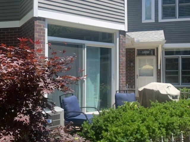 Building Photo - 3325 N Racine Ave