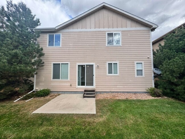 Building Photo - 3 Bedroom in Sierra Springs