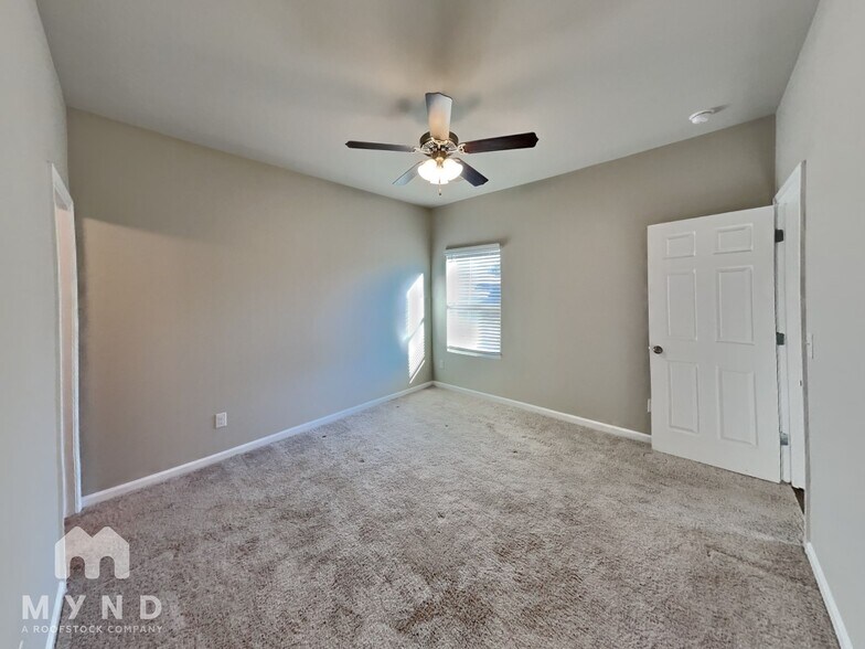 Building Photo - 743 The Heights Ln