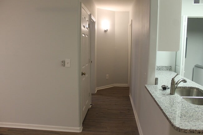 Building Photo - Plantation Point - 1st Floor, 2 Bedrooms