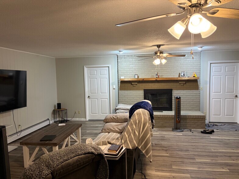 Living room and fire place - 920 N Walnut St
