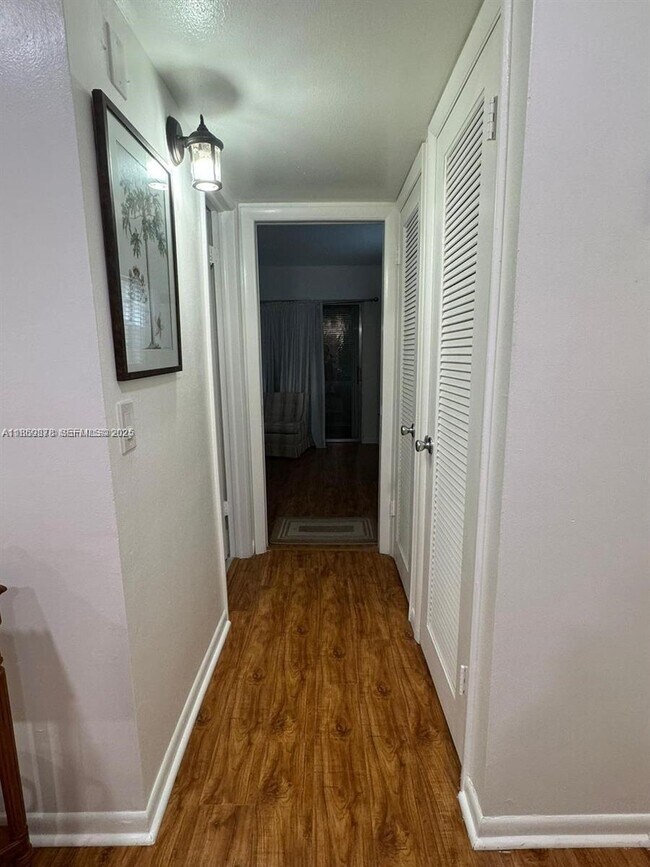 Building Photo - 303 Burgundy G