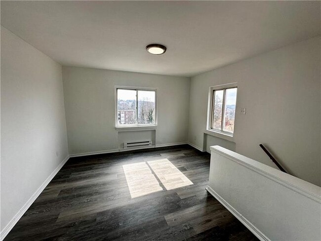 Building Photo - 1410 Fallowfield Ave