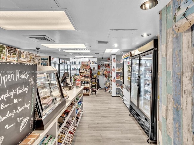 Building Photo - 650 West Ave