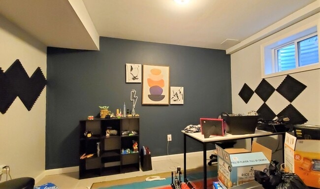 Building Photo - Premium Renovation Inside a Wonderfully Sp...