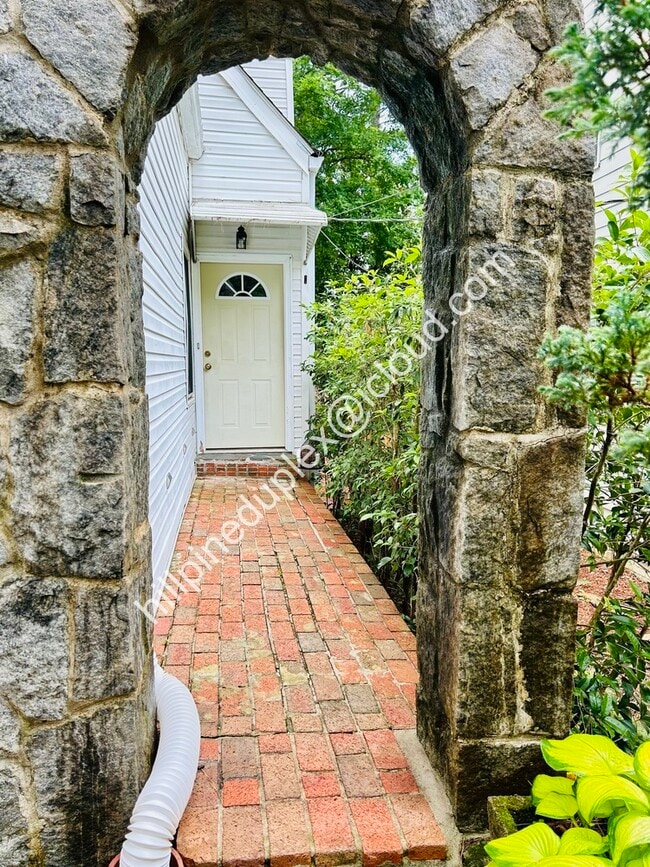Private entrance to unit. - 629 Hillpine Dr NE