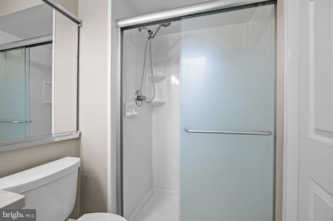Building Photo - 560B Thrush Ct
