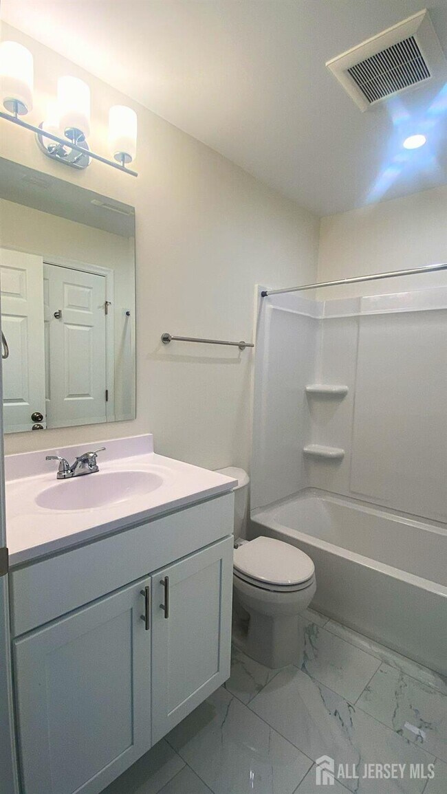 Building Photo - 1221 Waterford Dr