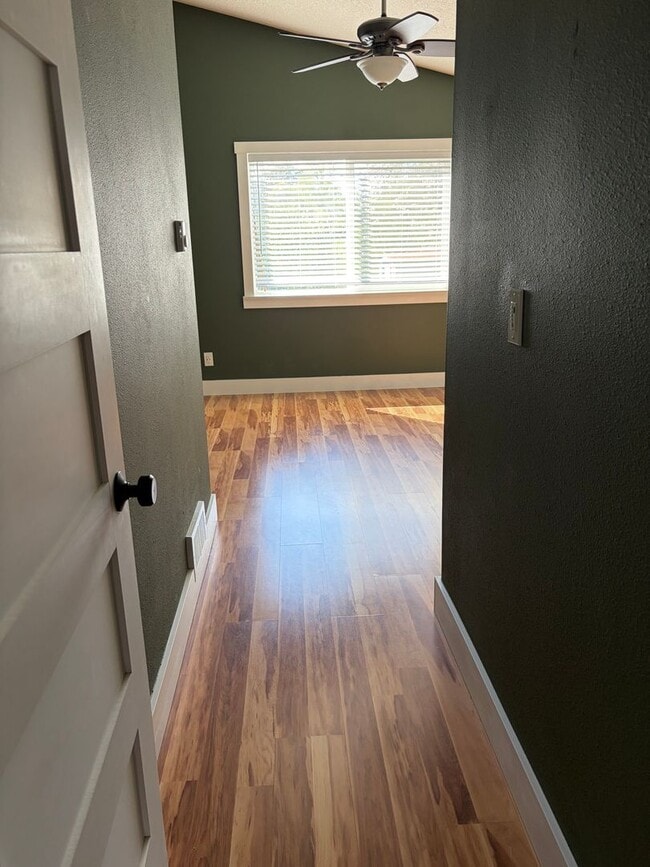 Building Photo - Cozy Two Bedroom Home Tucked Away in Newberg