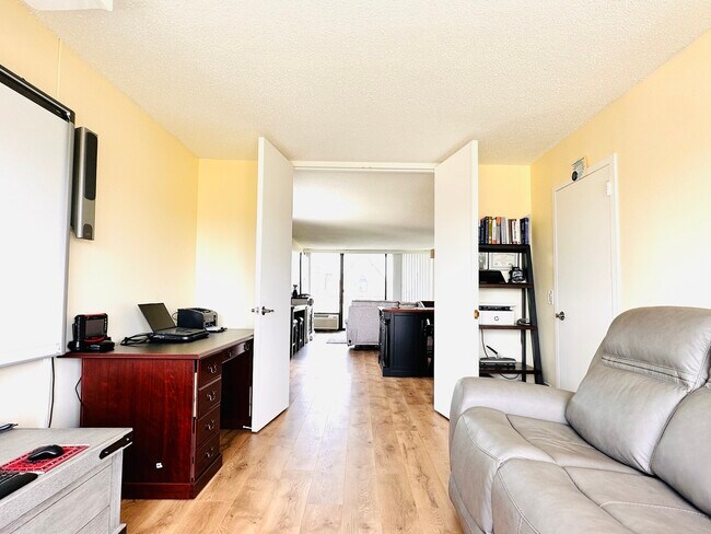 Building Photo - 3100 S King Dr