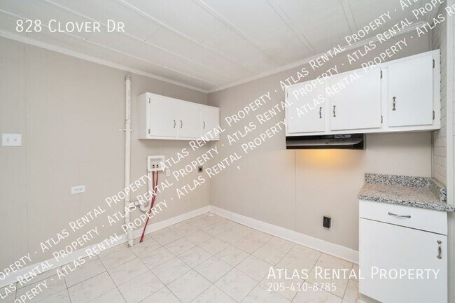 Building Photo - 828 Clover Dr