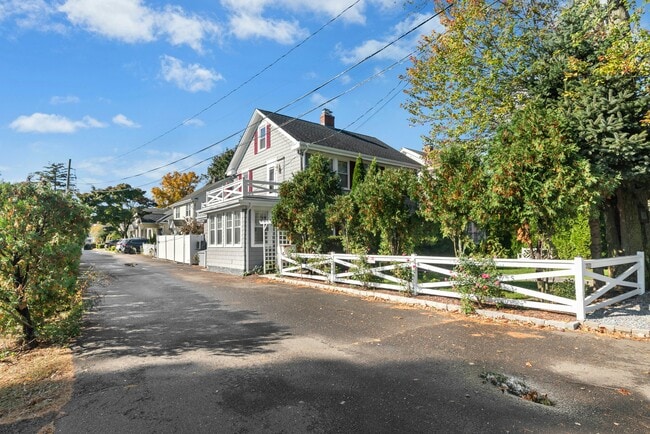 Building Photo - 2630 Boston Post Rd