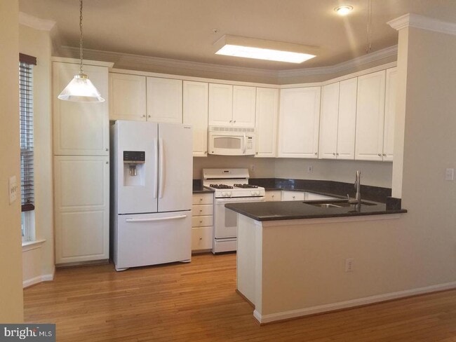 Building Photo - 9609 Athens Pl