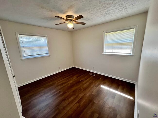 Building Photo - 2209 Macy Ave