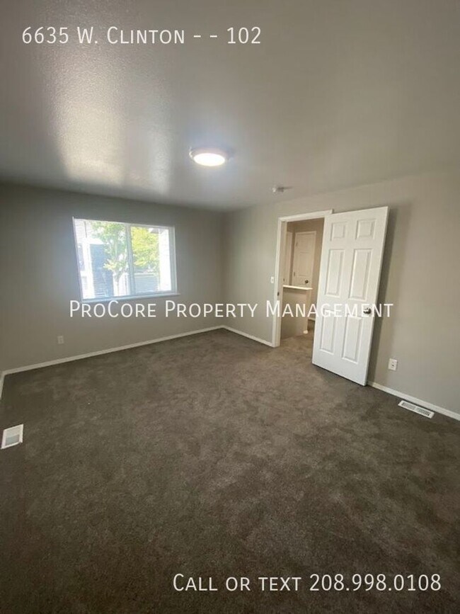 Building Photo - 6635 W Clinton Ln