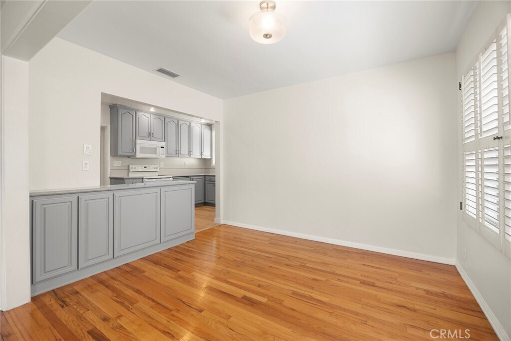 Dining Room - 4944 Coke Ave