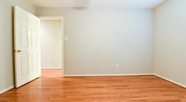 Building Photo - 4742 Stoney Point Ct