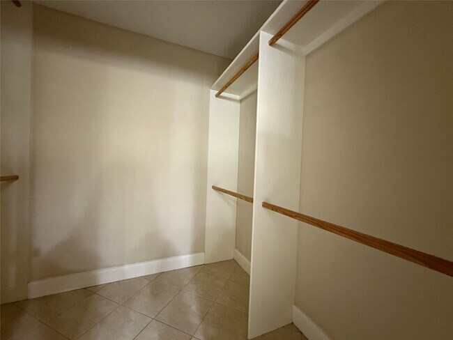 Building Photo - 2131 Greencove Ln