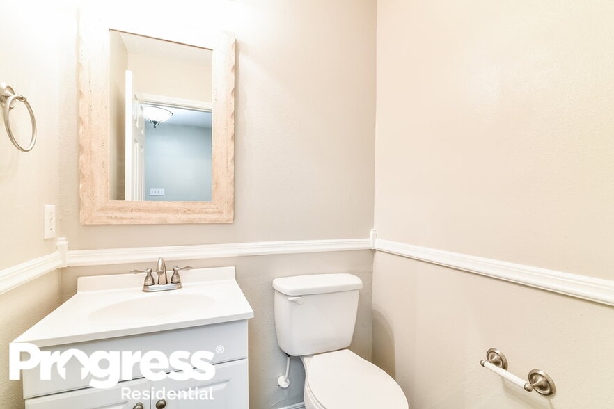 Building Photo - 4722 San Antonio River Dr