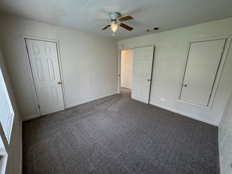 Building Photo - 812-812 Estelle Ave