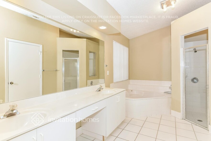 Building Photo - 5027 SW 35th Way