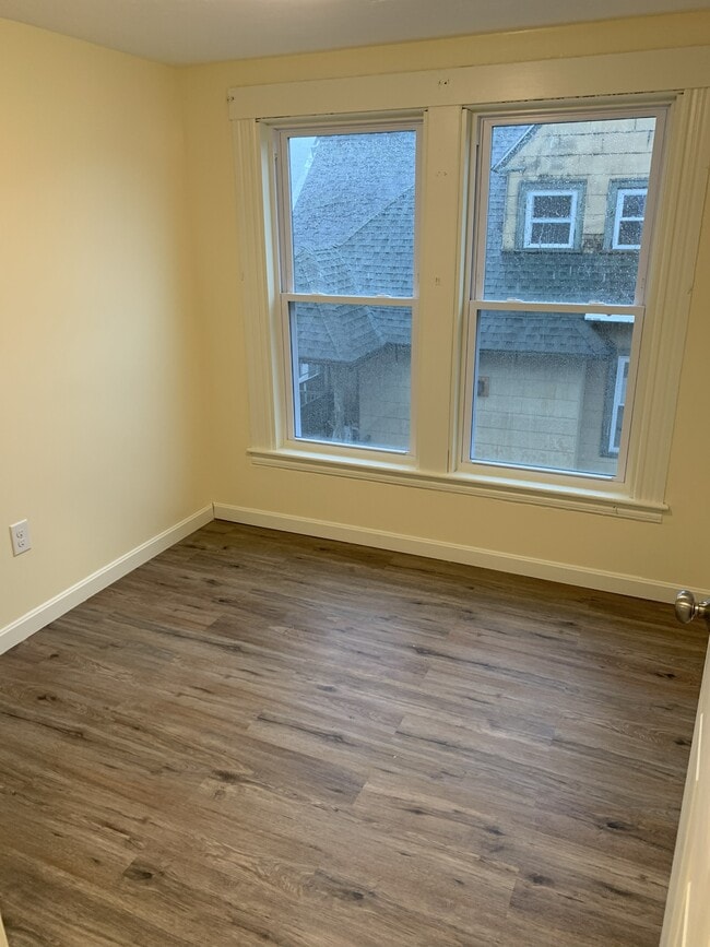Building Photo - 47 Maywood St