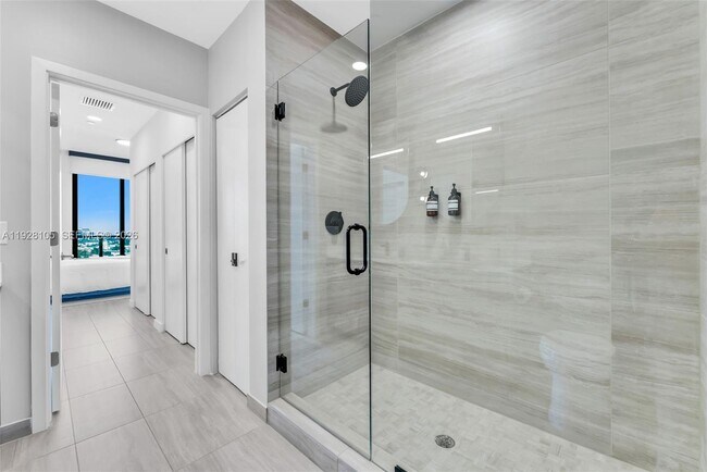 Building Photo - 580 72nd St