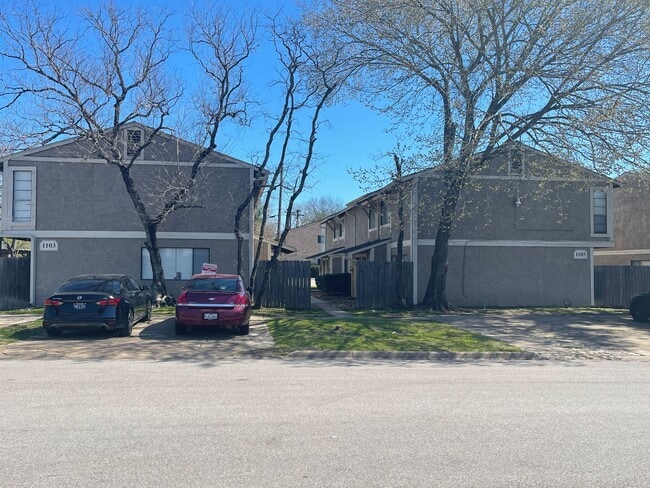 Building Photo - College Station -- 2/1.5 Townhome-Style Fourplex on TAMU Shuttle Route!